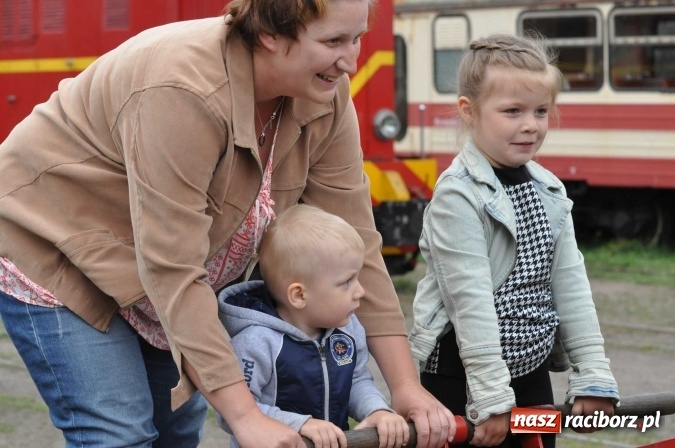 Zdjęcie w galerii na portalu naszraciborz.pl: Industriada 2016 w Rudach. Składy wąskotorówki pełne pasażerów wiadomości z regionu