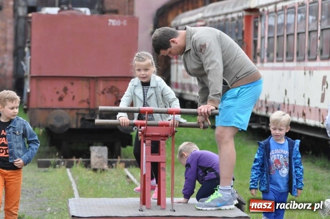 Zdjęcie w galerii na portalu naszraciborz.pl: Industriada 2016 w Rudach. Składy wąskotorówki pełne pasażerów wiadomości z regionu