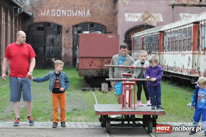 Zdjęcie w galerii na portalu naszraciborz.pl: Industriada 2016 w Rudach. Składy wąskotorówki pełne pasażerów wiadomości z regionu