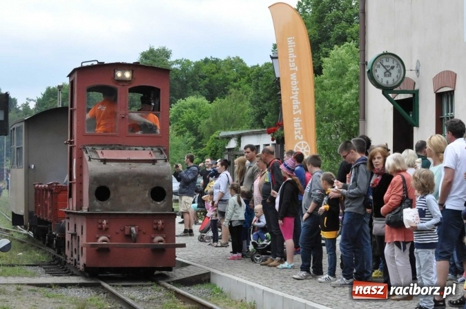 Zdjęcie w galerii na portalu naszraciborz.pl: Industriada 2016 w Rudach. Składy wąskotorówki pełne pasażerów wiadomości z regionu