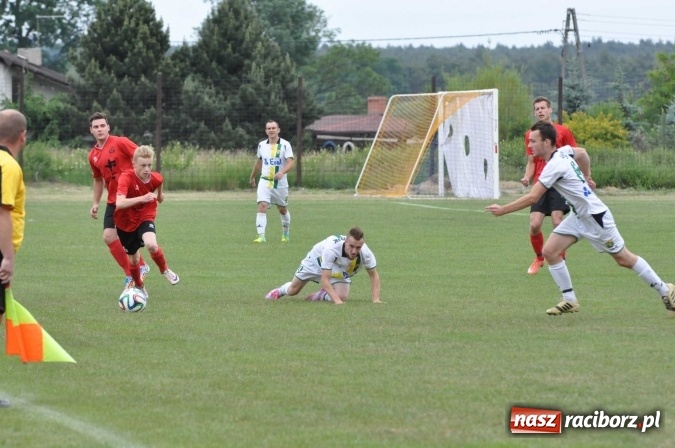 Zdjęcie w galerii na portalu naszraciborz.pl: A klasa: Nudne spotkanie przy Cegielskiej. Tworków mistrzem! wiadomości z regionu