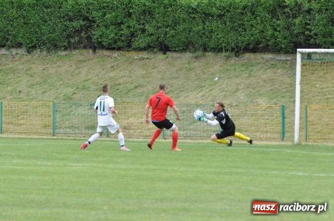 Zdjęcie w galerii na portalu naszraciborz.pl: A klasa: Nudne spotkanie przy Cegielskiej. Tworków mistrzem! wiadomości z regionu