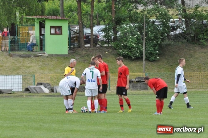 Zdjęcie w galerii na portalu naszraciborz.pl: A klasa: Nudne spotkanie przy Cegielskiej. Tworków mistrzem! wiadomości z regionu