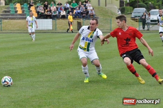 Zdjęcie w galerii na portalu naszraciborz.pl: A klasa: Nudne spotkanie przy Cegielskiej. Tworków mistrzem! wiadomości z regionu
