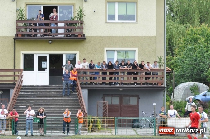 Zdjęcie w galerii na portalu naszraciborz.pl: A klasa: Nudne spotkanie przy Cegielskiej. Tworków mistrzem! wiadomości z regionu