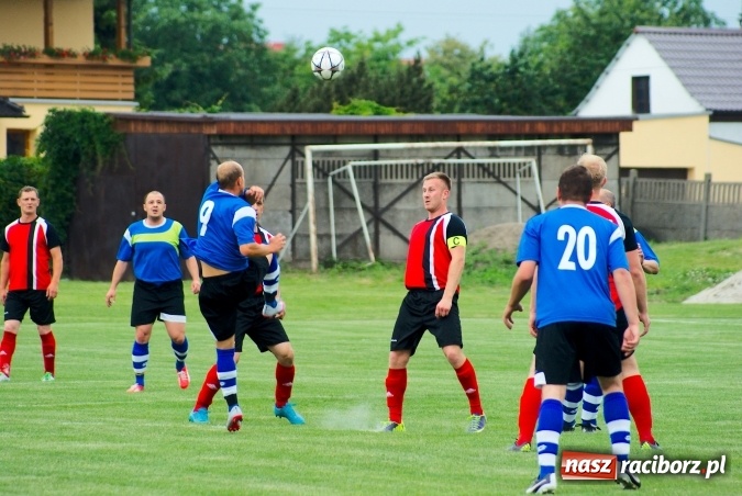 Zdjęcie w galerii na portalu naszraciborz.pl: Derby Raciborza: Fenomenalna passa Brzezia trwa wiadomości z regionu