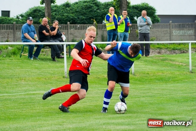 Zdjęcie w galerii na portalu naszraciborz.pl: Derby Raciborza: Fenomenalna passa Brzezia trwa wiadomości z regionu