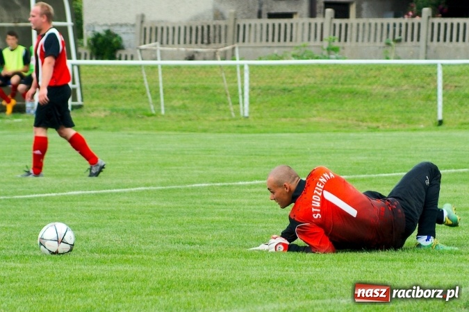 Zdjęcie w galerii na portalu naszraciborz.pl: Derby Raciborza: Fenomenalna passa Brzezia trwa wiadomości z regionu
