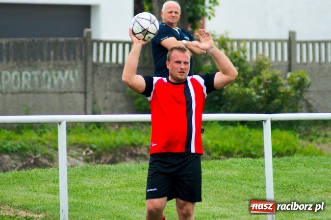 Zdjęcie w galerii na portalu naszraciborz.pl: Derby Raciborza: Fenomenalna passa Brzezia trwa wiadomości z regionu