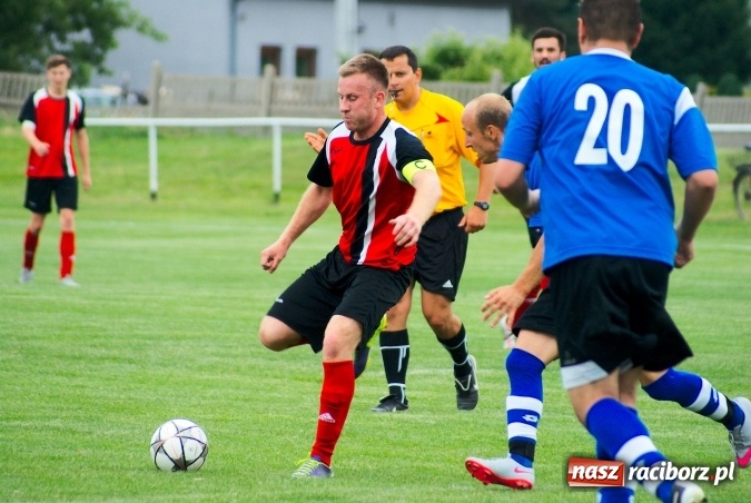 Zdjęcie w galerii na portalu naszraciborz.pl: Derby Raciborza: Fenomenalna passa Brzezia trwa wiadomości z regionu