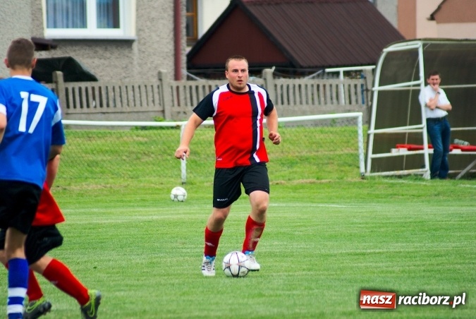 Zdjęcie w galerii na portalu naszraciborz.pl: Derby Raciborza: Fenomenalna passa Brzezia trwa wiadomości z regionu