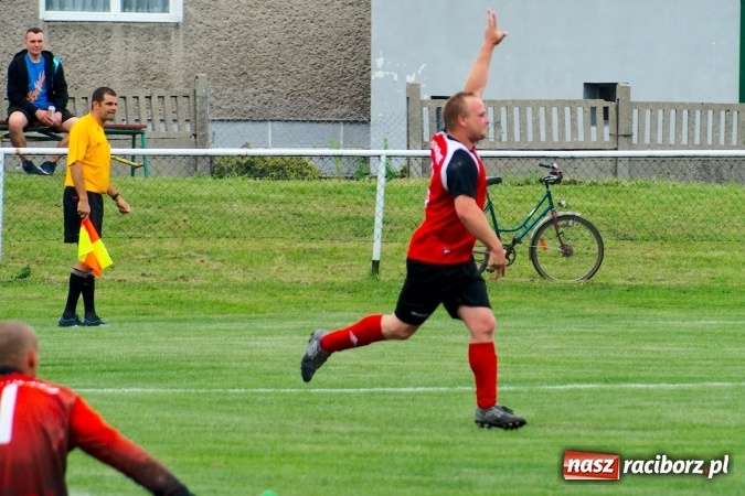 Zdjęcie w galerii na portalu naszraciborz.pl: Derby Raciborza: Fenomenalna passa Brzezia trwa wiadomości z regionu