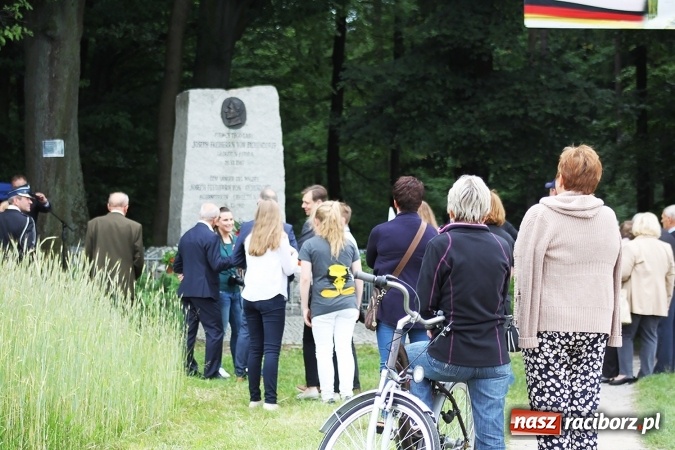 Zdjęcie w galerii na portalu naszraciborz.pl: Jubileusz ponownego odsłonięcia kamienia Eichendorffa w Brzeziu wiadomości z regionu