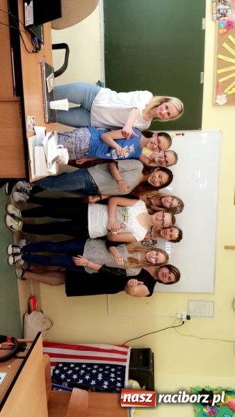 Zdjęcie w galerii na portalu naszraciborz.pl: Wolontariuszka Kishi Hoho gościem Zespołu Szk&oacute;ł w Pietrowicach Wielkich wiadomości z regionu