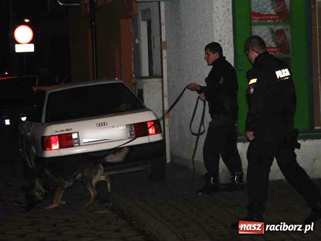 Zdjęcie w galerii na portalu naszraciborz.pl: Napad na Żabkę przy Opawskiej wiadomości z regionu