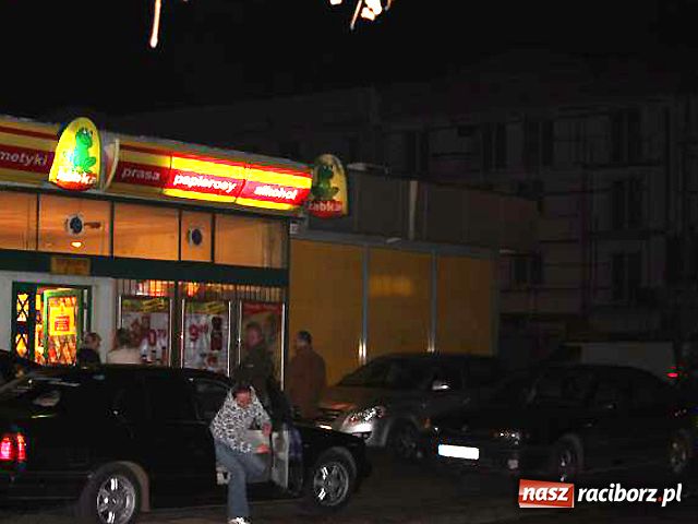 Zdjęcie w galerii na portalu naszraciborz.pl: Napad na Żabkę przy Opawskiej wiadomości z regionu