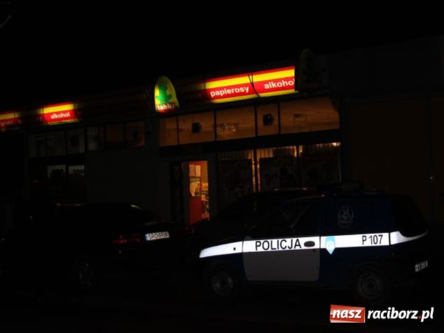 Zdjęcie w galerii na portalu naszraciborz.pl: Napad na Żabkę przy Opawskiej wiadomości z regionu