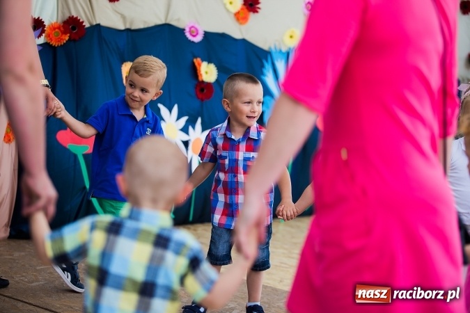 Zdjęcie w galerii na portalu naszraciborz.pl: Festyn rodzinny i Czerwony Kapturek w Studziennej wiadomości z regionu