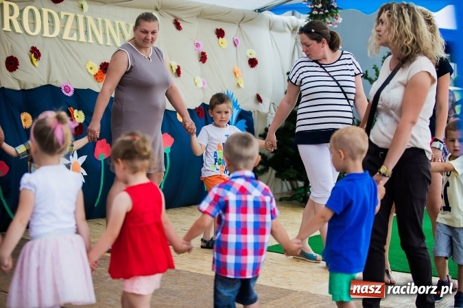 Zdjęcie w galerii na portalu naszraciborz.pl: Festyn rodzinny i Czerwony Kapturek w Studziennej wiadomości z regionu