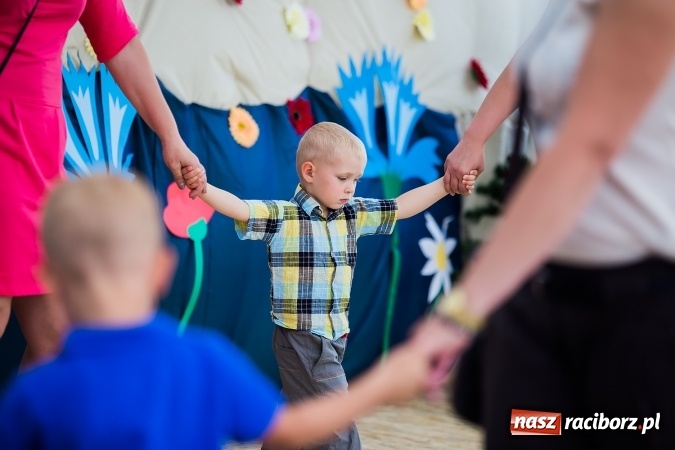Zdjęcie w galerii na portalu naszraciborz.pl: Festyn rodzinny i Czerwony Kapturek w Studziennej wiadomości z regionu