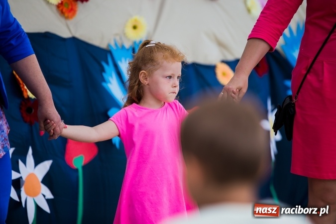 Zdjęcie w galerii na portalu naszraciborz.pl: Festyn rodzinny i Czerwony Kapturek w Studziennej wiadomości z regionu