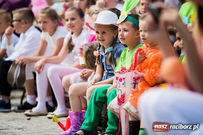Zdjęcie w galerii na portalu naszraciborz.pl: Festyn rodzinny i Czerwony Kapturek w Studziennej wiadomości z regionu