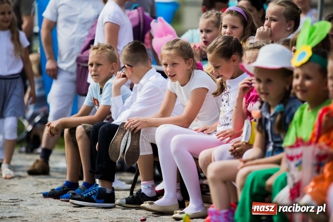 Zdjęcie w galerii na portalu naszraciborz.pl: Festyn rodzinny i Czerwony Kapturek w Studziennej wiadomości z regionu