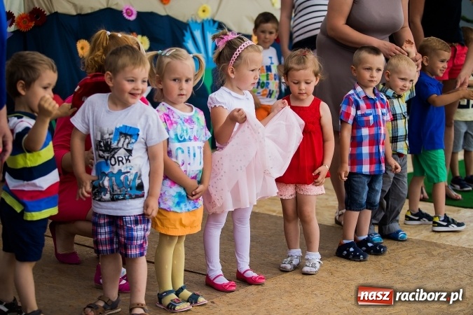 Zdjęcie w galerii na portalu naszraciborz.pl: Festyn rodzinny i Czerwony Kapturek w Studziennej wiadomości z regionu
