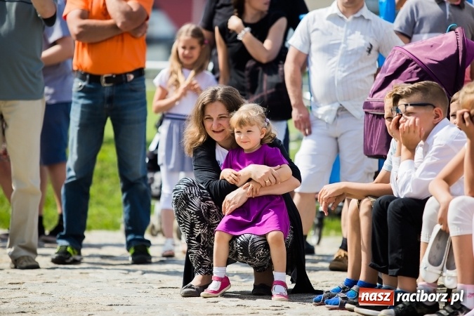 Zdjęcie w galerii na portalu naszraciborz.pl: Festyn rodzinny i Czerwony Kapturek w Studziennej wiadomości z regionu