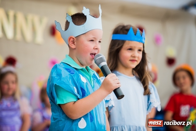 Zdjęcie w galerii na portalu naszraciborz.pl: Festyn rodzinny i Czerwony Kapturek w Studziennej wiadomości z regionu