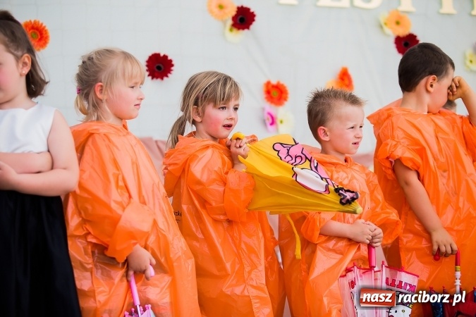 Zdjęcie w galerii na portalu naszraciborz.pl: Festyn rodzinny i Czerwony Kapturek w Studziennej wiadomości z regionu