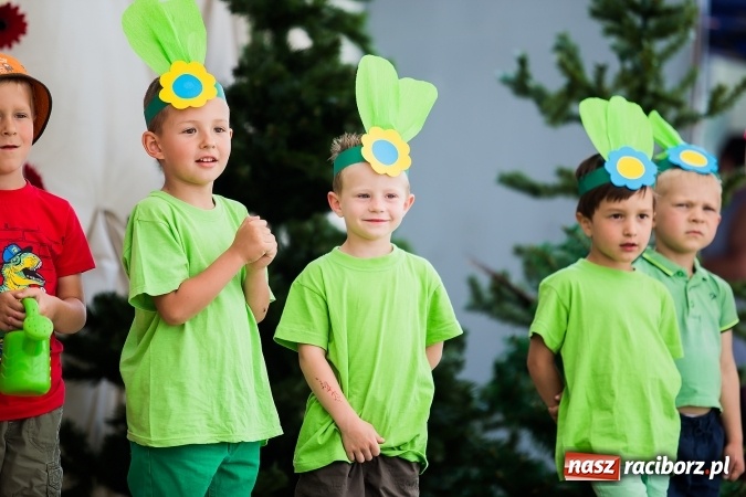 Zdjęcie w galerii na portalu naszraciborz.pl: Festyn rodzinny i Czerwony Kapturek w Studziennej wiadomości z regionu