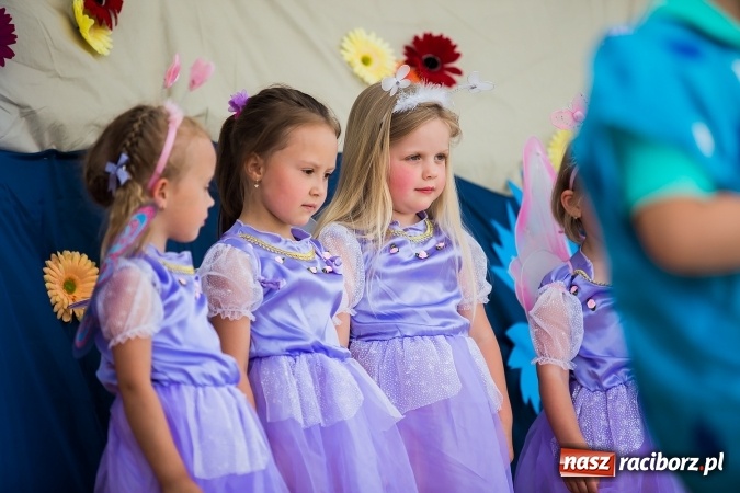 Zdjęcie w galerii na portalu naszraciborz.pl: Festyn rodzinny i Czerwony Kapturek w Studziennej wiadomości z regionu