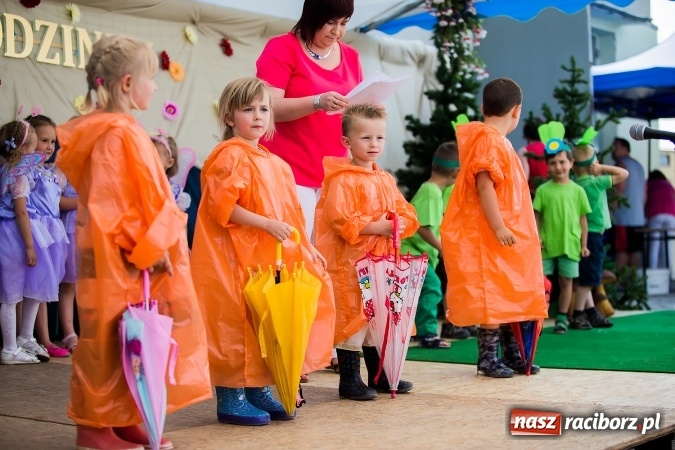 Zdjęcie w galerii na portalu naszraciborz.pl: Festyn rodzinny i Czerwony Kapturek w Studziennej wiadomości z regionu