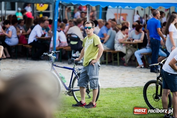 Zdjęcie w galerii na portalu naszraciborz.pl: Festyn rodzinny i Czerwony Kapturek w Studziennej wiadomości z regionu