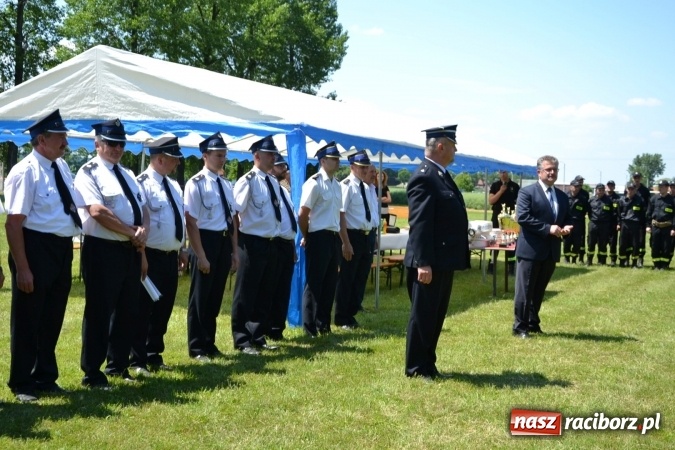 Zdjęcie w galerii na portalu naszraciborz.pl: Nie ma mocnych na Roszków! Pokonał o włos ekipę z Owsiszcz w gminnych zawodach! wiadomości z regionu