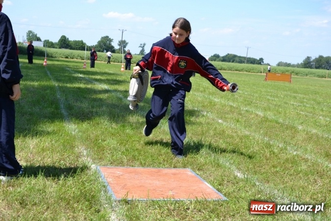 Zdjęcie w galerii na portalu naszraciborz.pl: Nie ma mocnych na Roszków! Pokonał o włos ekipę z Owsiszcz w gminnych zawodach! wiadomości z regionu