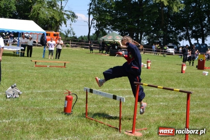 Zdjęcie w galerii na portalu naszraciborz.pl: Nie ma mocnych na Roszków! Pokonał o włos ekipę z Owsiszcz w gminnych zawodach! wiadomości z regionu