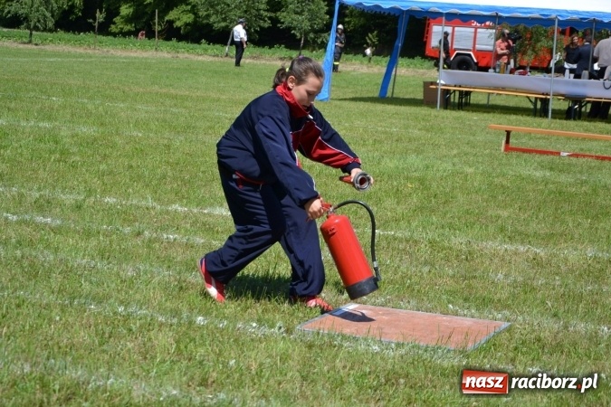 Zdjęcie w galerii na portalu naszraciborz.pl: Nie ma mocnych na Roszków! Pokonał o włos ekipę z Owsiszcz w gminnych zawodach! wiadomości z regionu