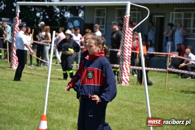 Zdjęcie w galerii na portalu naszraciborz.pl: Nie ma mocnych na Roszków! Pokonał o włos ekipę z Owsiszcz w gminnych zawodach! wiadomości z regionu