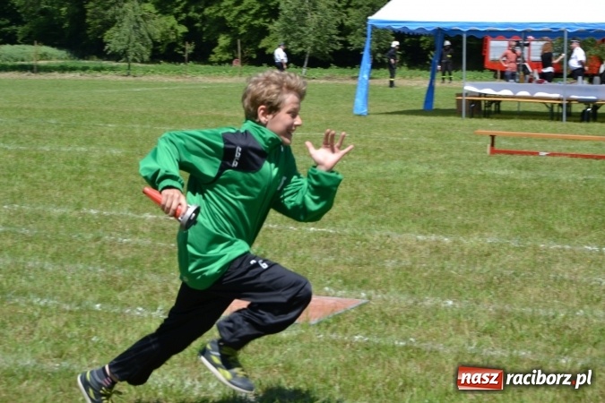 Zdjęcie w galerii na portalu naszraciborz.pl: Nie ma mocnych na Roszków! Pokonał o włos ekipę z Owsiszcz w gminnych zawodach! wiadomości z regionu