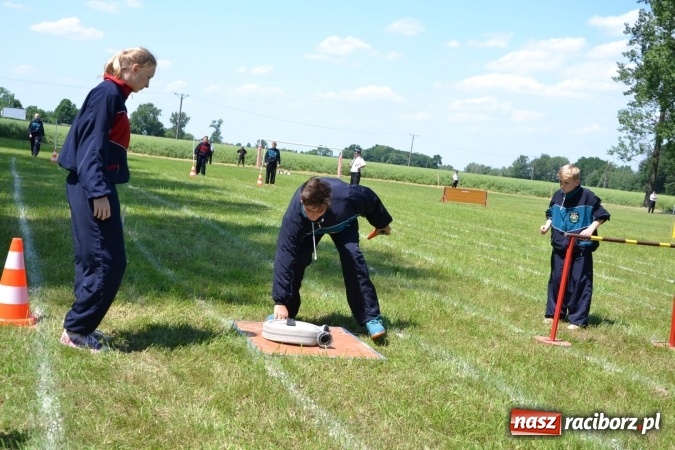 Zdjęcie w galerii na portalu naszraciborz.pl: Nie ma mocnych na Roszków! Pokonał o włos ekipę z Owsiszcz w gminnych zawodach! wiadomości z regionu