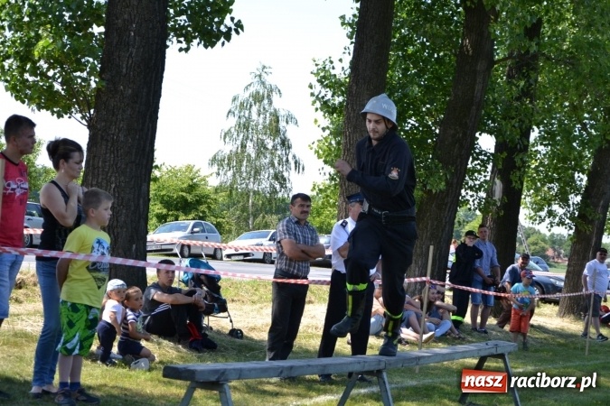 Zdjęcie w galerii na portalu naszraciborz.pl: Nie ma mocnych na Roszków! Pokonał o włos ekipę z Owsiszcz w gminnych zawodach! wiadomości z regionu