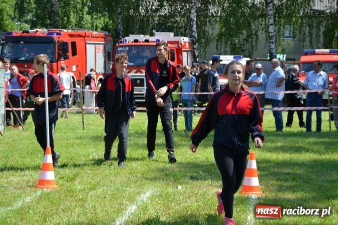 Zdjęcie w galerii na portalu naszraciborz.pl: Nie ma mocnych na Roszków! Pokonał o włos ekipę z Owsiszcz w gminnych zawodach! wiadomości z regionu
