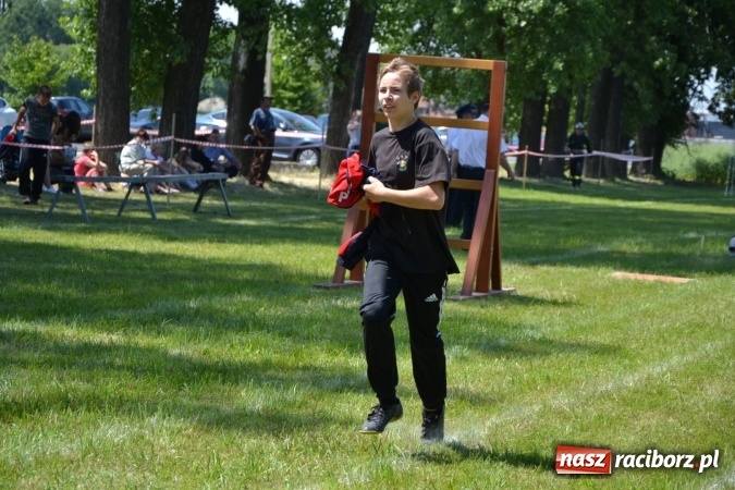 Zdjęcie w galerii na portalu naszraciborz.pl: Nie ma mocnych na Roszków! Pokonał o włos ekipę z Owsiszcz w gminnych zawodach! wiadomości z regionu
