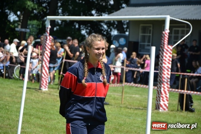 Zdjęcie w galerii na portalu naszraciborz.pl: Nie ma mocnych na Roszków! Pokonał o włos ekipę z Owsiszcz w gminnych zawodach! wiadomości z regionu