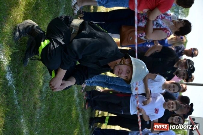 Zdjęcie w galerii na portalu naszraciborz.pl: Nie ma mocnych na Roszków! Pokonał o włos ekipę z Owsiszcz w gminnych zawodach! wiadomości z regionu