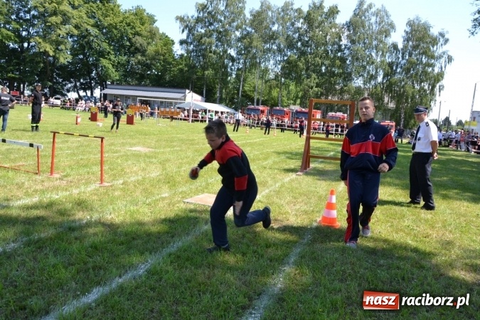Zdjęcie w galerii na portalu naszraciborz.pl: Nie ma mocnych na Roszków! Pokonał o włos ekipę z Owsiszcz w gminnych zawodach! wiadomości z regionu