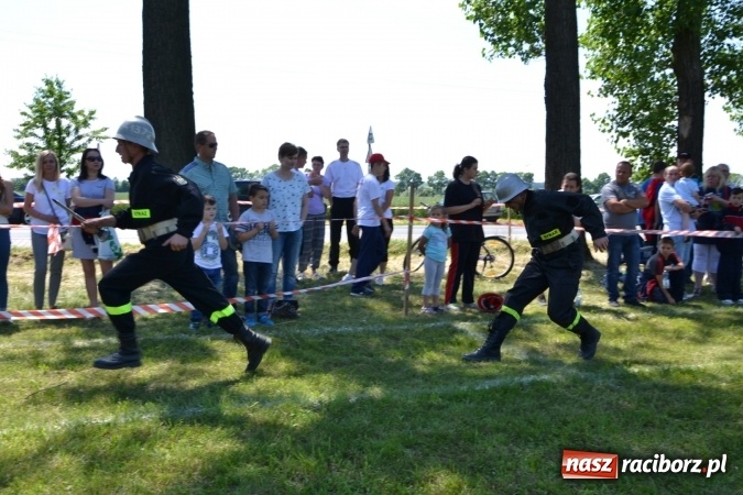 Zdjęcie w galerii na portalu naszraciborz.pl: Nie ma mocnych na Roszków! Pokonał o włos ekipę z Owsiszcz w gminnych zawodach! wiadomości z regionu