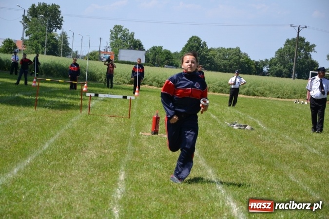 Zdjęcie w galerii na portalu naszraciborz.pl: Nie ma mocnych na Roszków! Pokonał o włos ekipę z Owsiszcz w gminnych zawodach! wiadomości z regionu